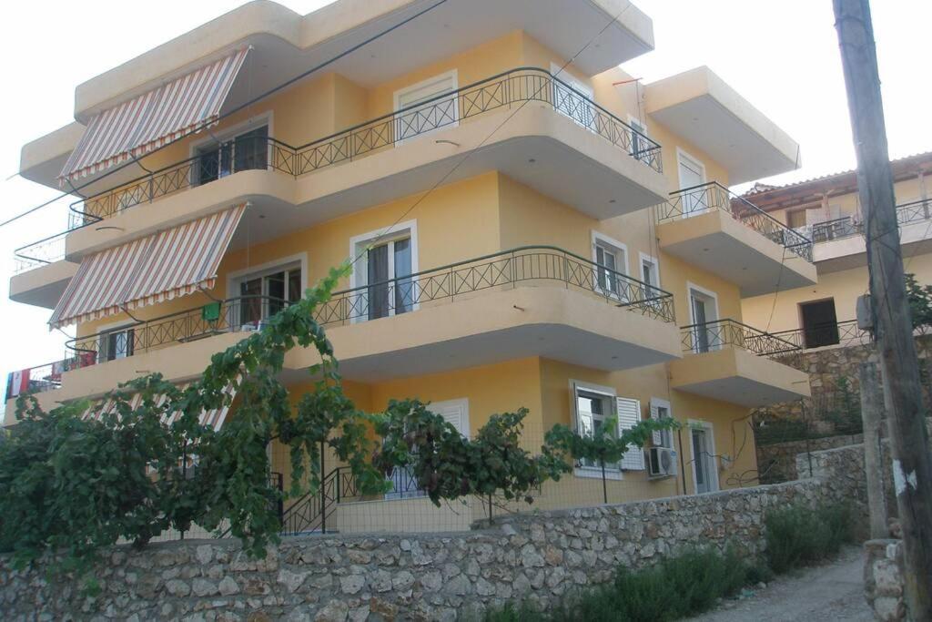 Lina'S Apartment Himare Exteriör bild